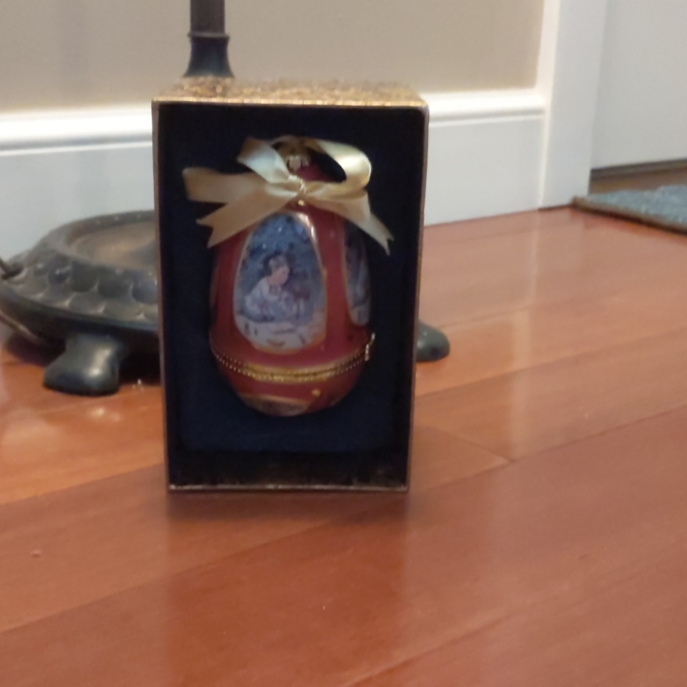 Musical Christmas Egg